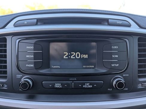 Used 2016 Kia Sorento LX image 19