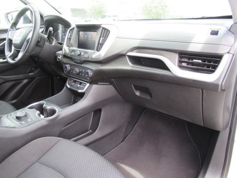 Used 2022 GMC Terrain SLE w/ Driver Convenience Package FWD image 11