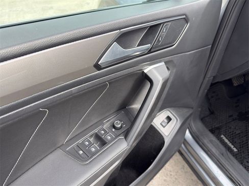 Used 2022 Volkswagen Tiguan SE image 23