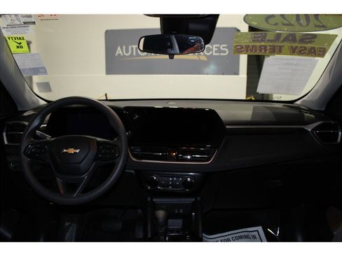 Used 2025 Chevrolet TrailBlazer LT image 13