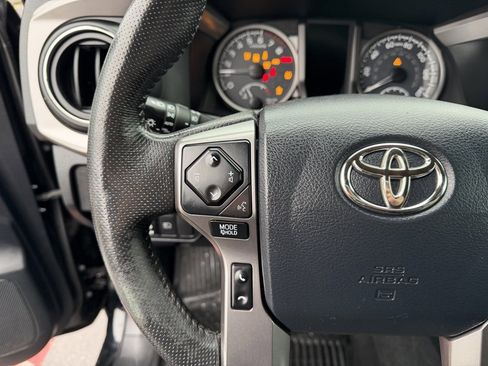 Used 2019 Toyota Tacoma Limited image 17