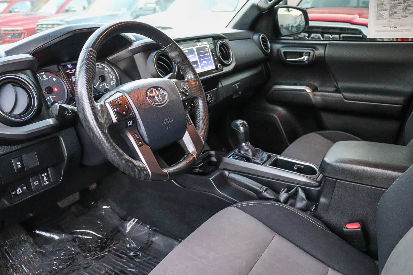 Used 2020 Toyota Tacoma TRD Off-Road w/ Technology Package AWD/4WD image 17