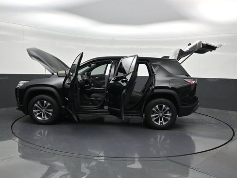 Used 2025 Chevrolet Equinox LT w/ Safety and Technology Package FWD image 34