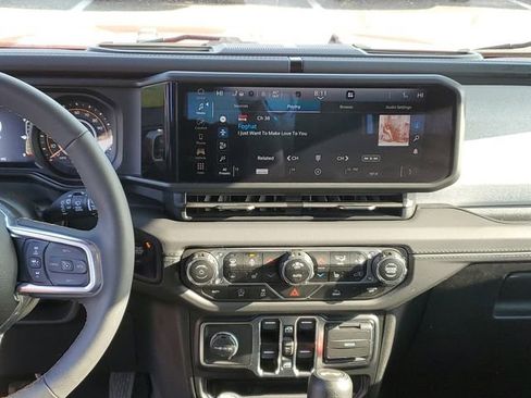 Used 2024 Jeep Wrangler Unlimited Sahara AWD/4WD image 27