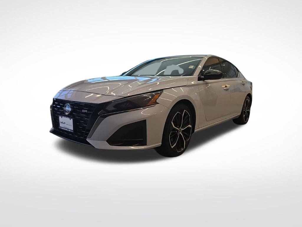 Used 2024 Nissan Altima 2.5 SR FWD image 7