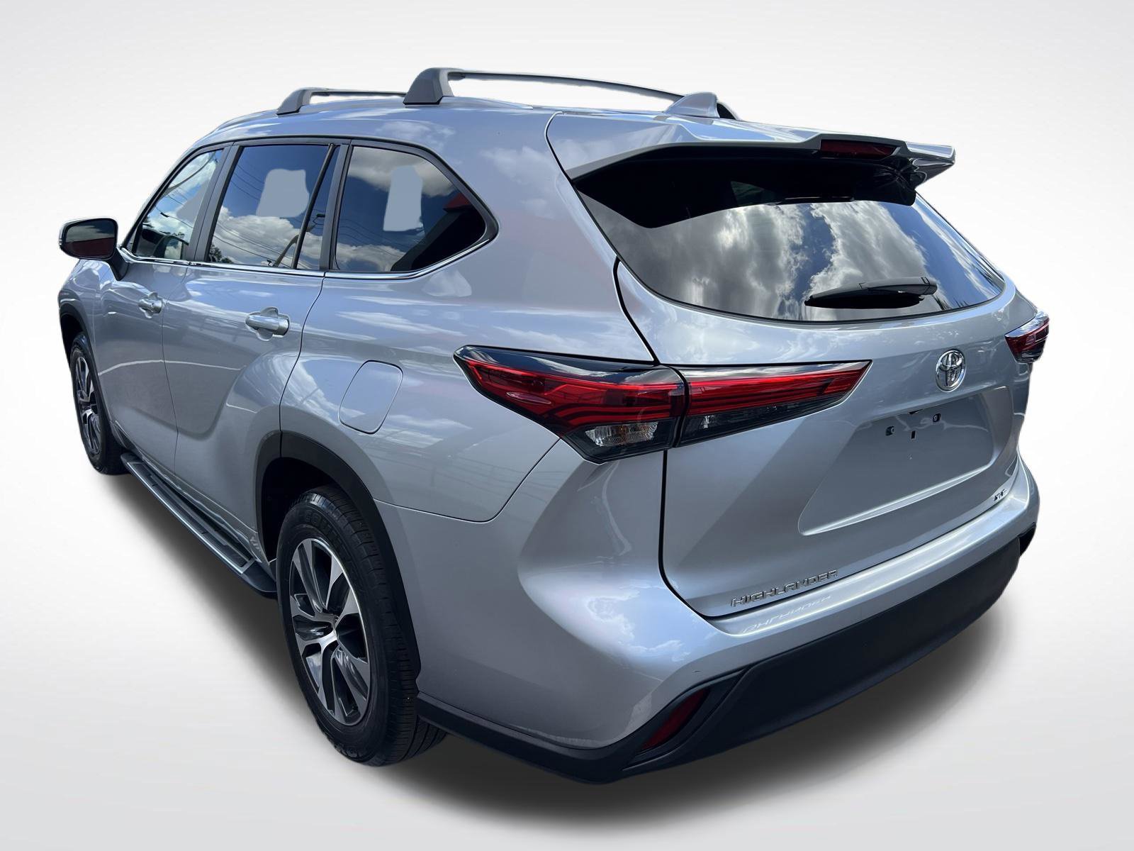 Used 2023 Toyota Highlander XLE FWD image 6