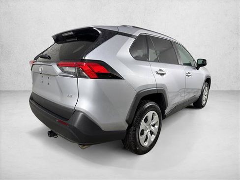 Used 2020 Toyota RAV4 LE FWD image 3