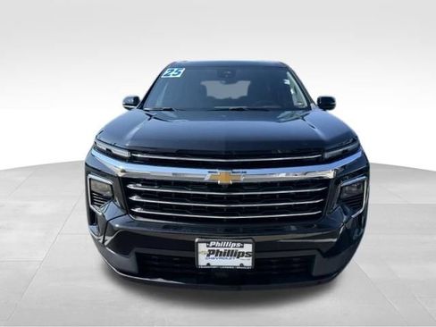 Used 2025 Chevrolet Traverse LT w/ LPO, Cargo Package AWD/4WD image 2