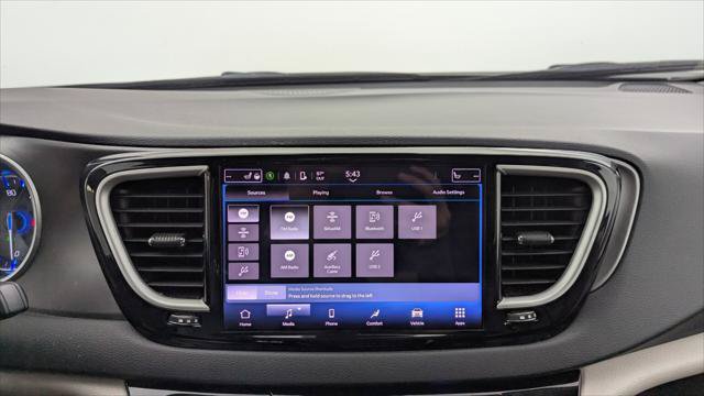 Used 2023 Chrysler Pacifica Touring-L FWD image 28