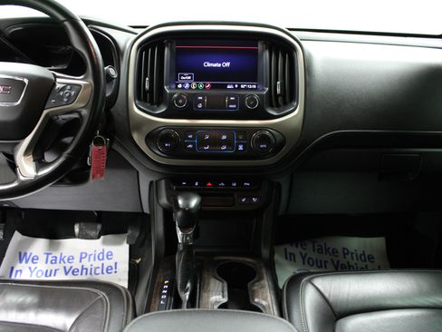 Used 2022 GMC Canyon Denali image 18