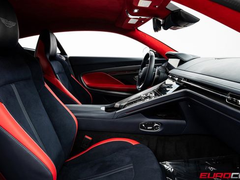 Used 2024 Aston Martin DB12 Coupe image 34