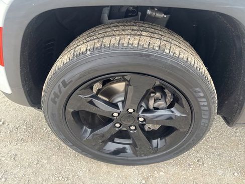 Used 2022 Jeep Grand Cherokee Altitude image 25