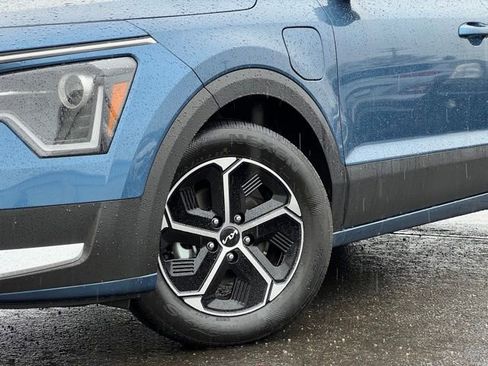 Certified 2025 Kia Niro EX w/ EX Cold Weather Package image 2