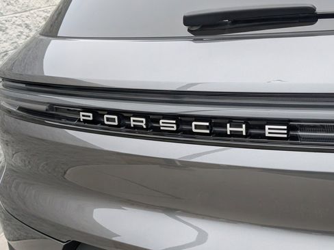Certified 2024 Porsche Cayenne image 33