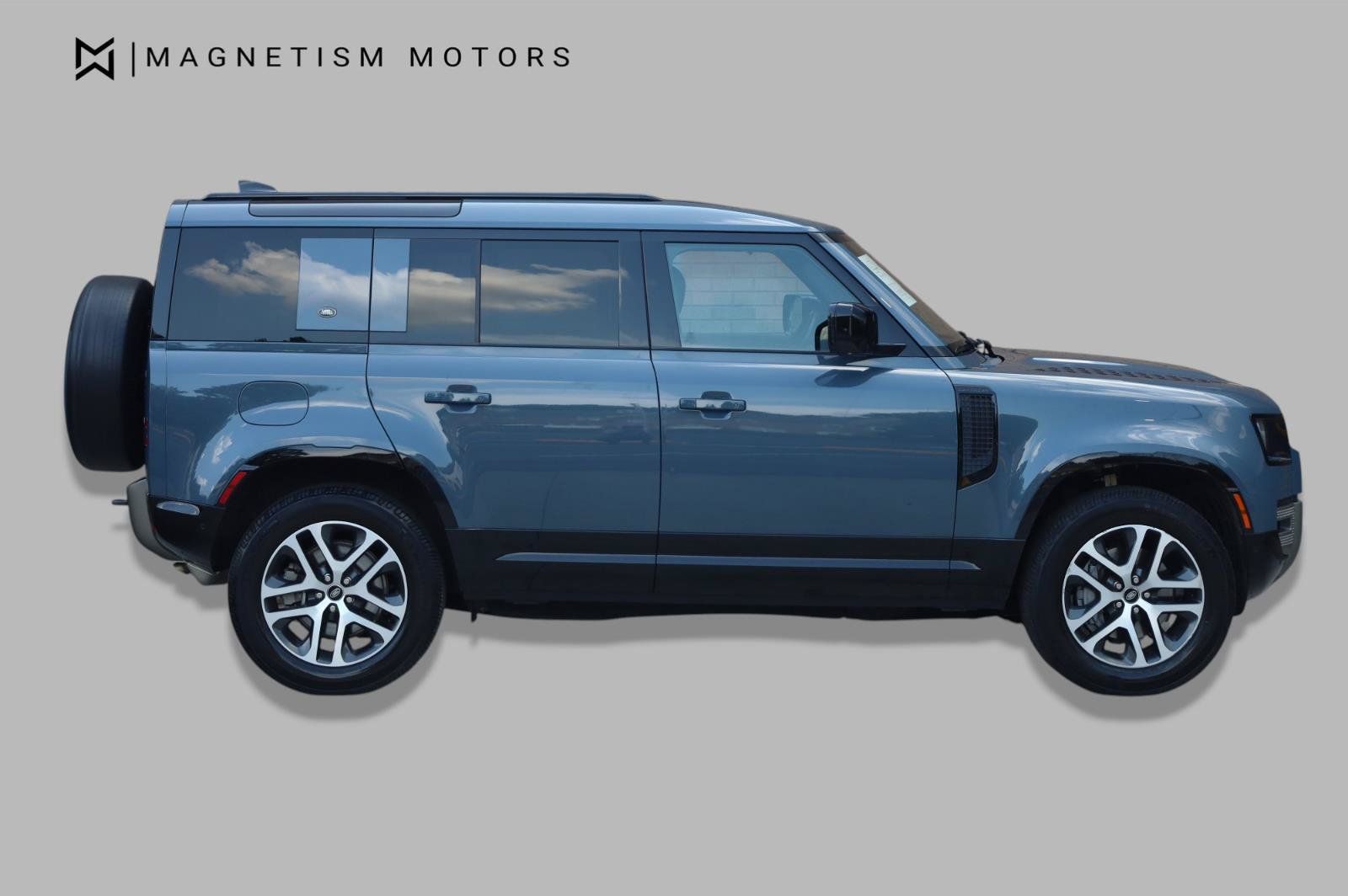 Used 2022 Land Rover Defender 110 X-Dynamic HSE AWD/4WD image 2
