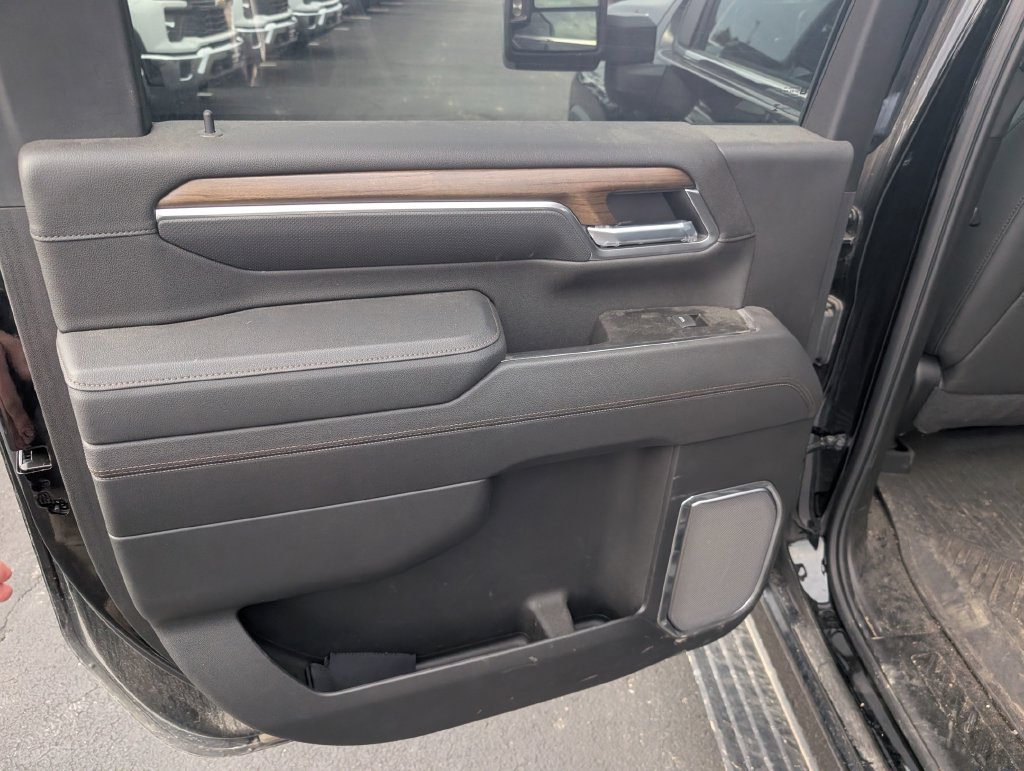 Used 2025 Chevrolet Silverado 3500 High Country w/ High Country Premium Package AWD/4WD image 12