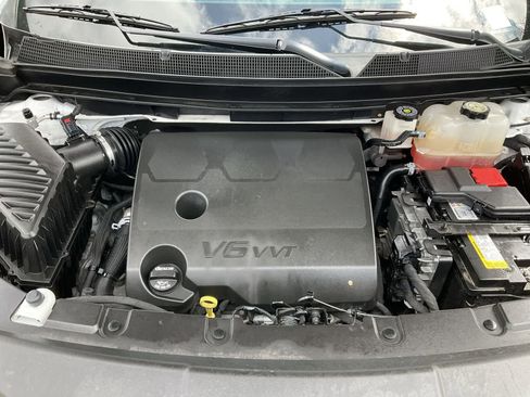Used 2023 Chevrolet Traverse LT FWD image 11