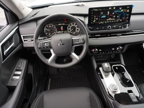 New 2026 Mitsubishi Outlander ES image 18
