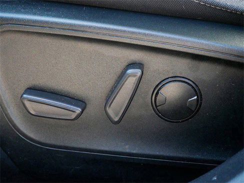 Used 2022 Ford Escape SE w/ SE Sport Appearance Package image 17