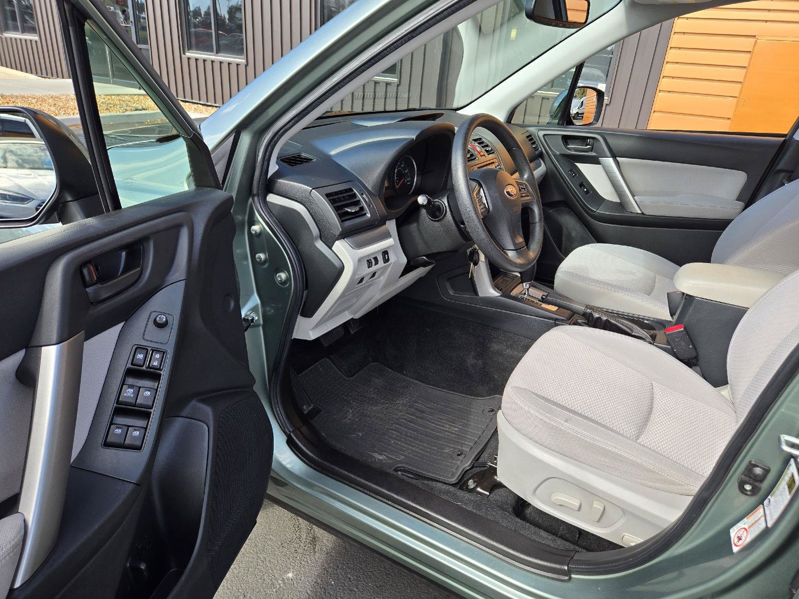 Used 2015 Subaru Forester 2.5i Premium w/ Popular Package #2 AWD/4WD image 9