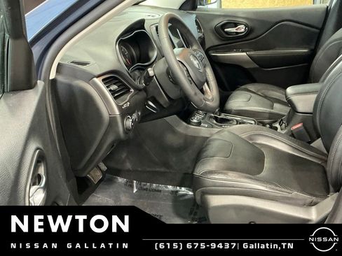 Used 2021 Jeep Cherokee Latitude Lux w/ Comfort/Convenience Group AWD/4WD image 3