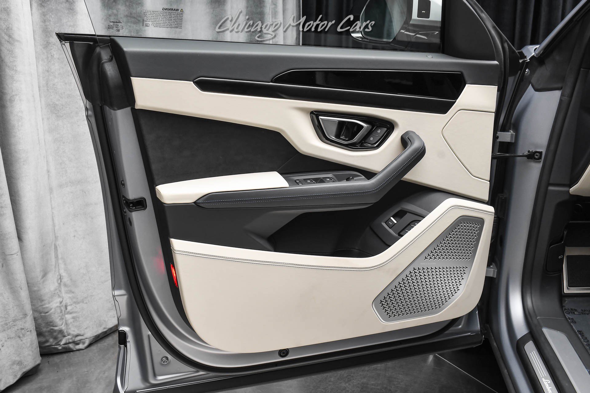 Used 2024 Lamborghini Urus S AWD/4WD image 32