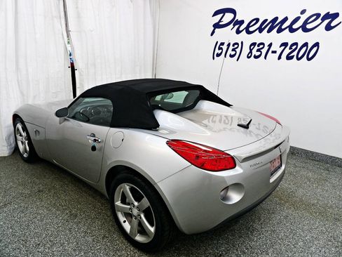 Used 2007 Pontiac Solstice Convertible w/ Premium Package RWD image 4