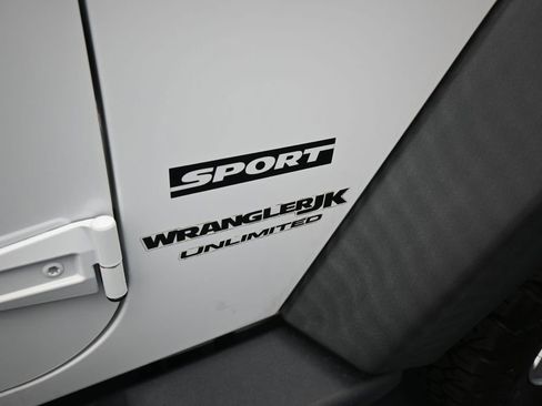 Used 2018 Jeep Wrangler Unlimited Sport S AWD/4WD image 40