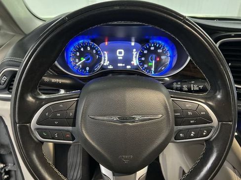 Used 2022 Chrysler Pacifica Limited FWD image 11