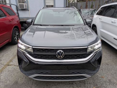 Used 2022 Volkswagen Taos SE image 2