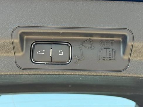 Used 2023 Ford Explorer XLT w/ Equipment Group 202A AWD/4WD image 17