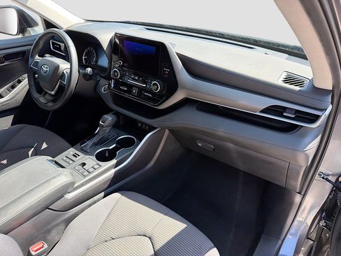 Used 2024 Toyota Highlander LE image 14