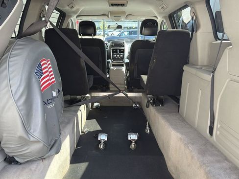 Used 2015 Dodge Grand Caravan SXT FWD image 3