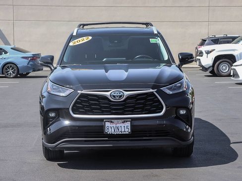 Used 2022 Toyota Highlander XLE AWD/4WD image 2