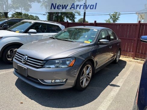Used 2015 Volkswagen Passat 1.8T SE FWD image 1