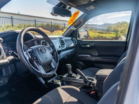 Certified 2018 Toyota Tacoma TRD Sport RWD image 17
