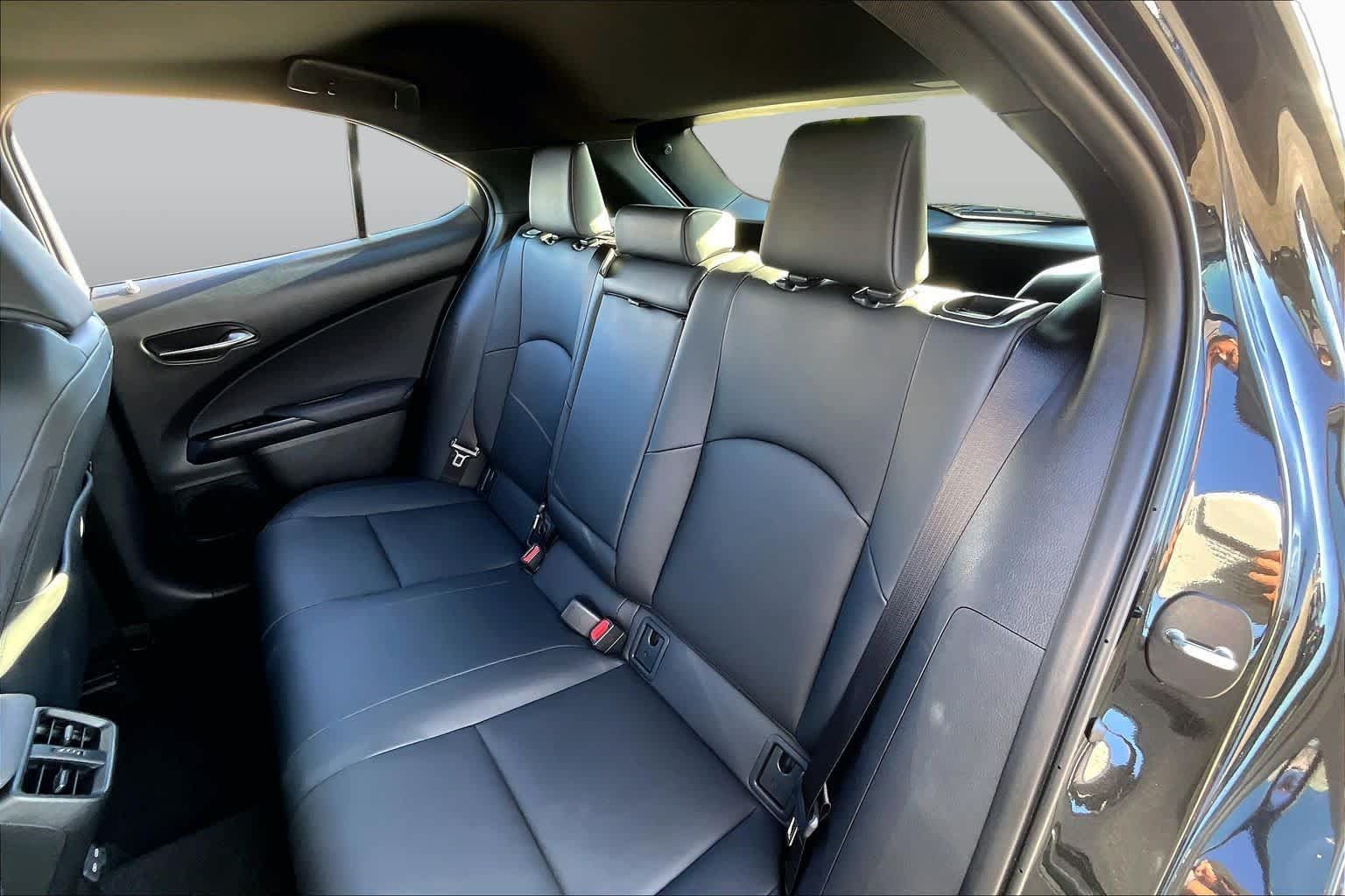 Used 2025 Lexus UX 300h FWD w/ Accessory Package (Z1) image 18