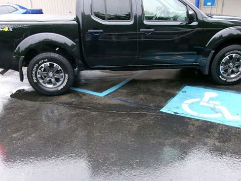 Used 2020 Nissan Frontier PRO-4X w/ Pro-4x Utility Package AWD/4WD image 8