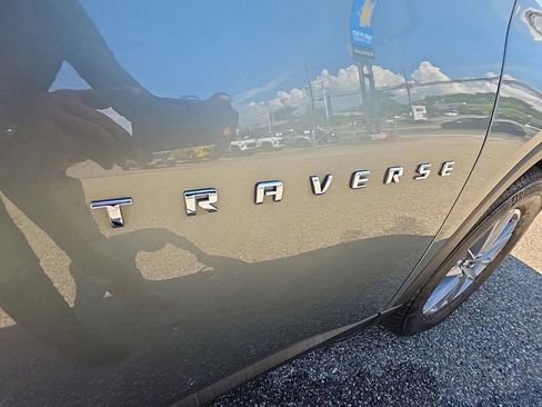 Used 2022 Chevrolet Traverse LT w/ LPO, Floor Liner Package AWD/4WD image 10