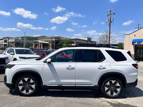 New 2026 Honda Pilot Touring image 2