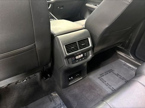 Used 2024 Volkswagen Atlas SE w/ Panoramic Sunroof Package AWD/4WD image 13