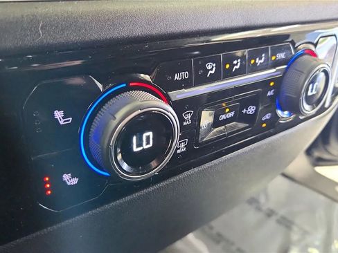 Used 2023 Chevrolet Silverado 1500 LT image 30