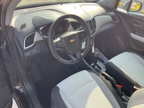 Used 2019 Chevrolet Trax LS w/ Tint and Cruise Package FWD image 8