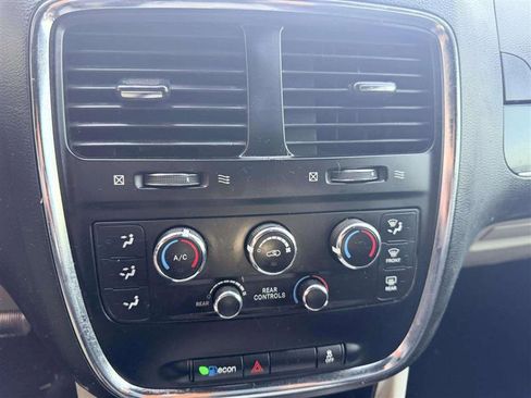 Used 2019 Dodge Grand Caravan SXT image 30