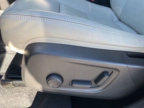 Certified 2023 Volvo XC40 B5 Plus w/ Climate Package image 29