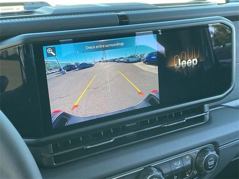 Used 2025 Jeep Gladiator Rubicon w/ Convenience Group image 28