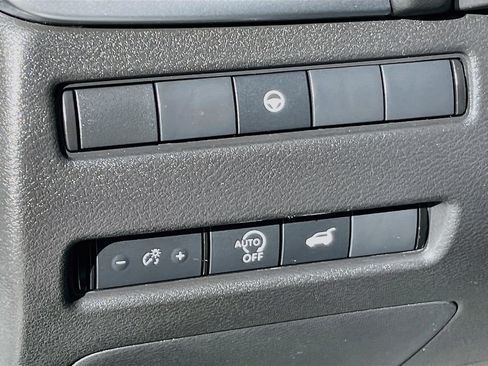 Used 2025 Nissan Rogue SV AWD/4WD image 12