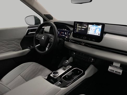 New 2025 Mitsubishi Outlander SEL image 18