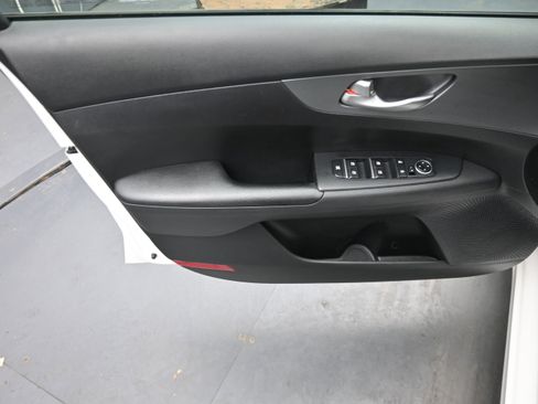 Used 2021 Kia Forte LXS FWD image 10