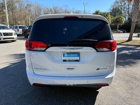 Used 2018 Chrysler Pacifica Touring Plus image 5